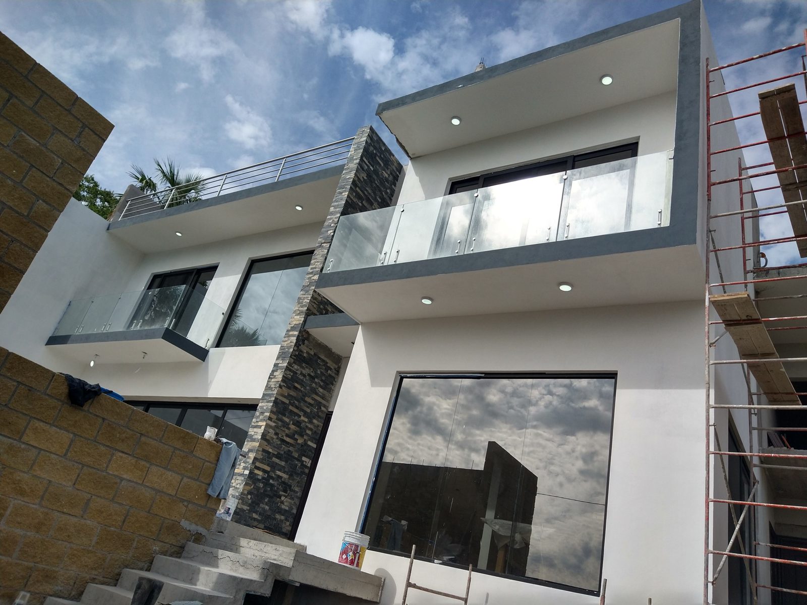 Obra de edificación residencial en proceso en Puerto Vallarta